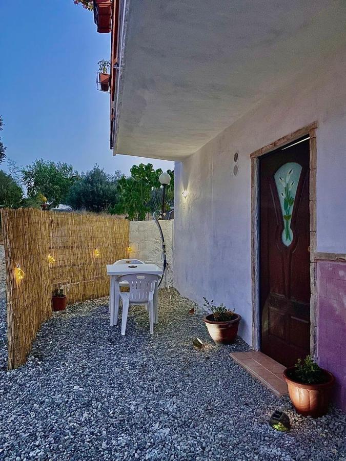 Monolocale Deluxe A 2,7 Km Dal Mare Per 2 Persone Siderno Exterior foto