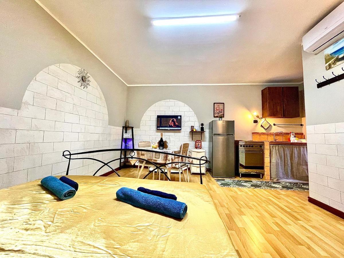 Monolocale Deluxe A 2,7 Km Dal Mare Per 2 Persone Siderno Exterior foto