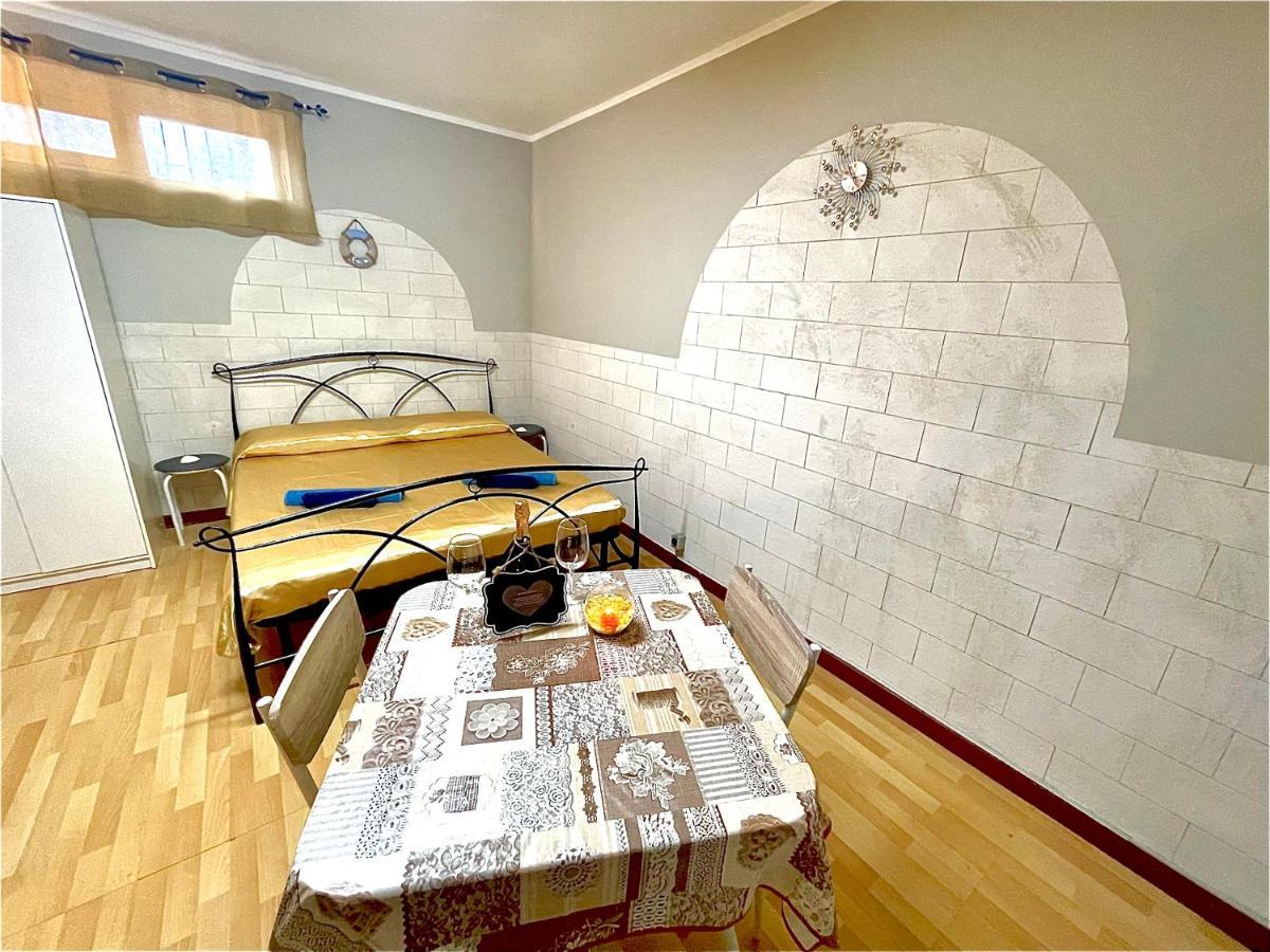 Monolocale Deluxe A 2,7 Km Dal Mare Per 2 Persone Siderno Exterior foto