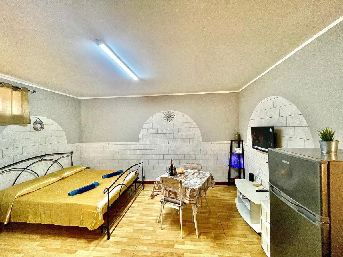 Monolocale Deluxe A 2,7 Km Dal Mare Per 2 Persone Siderno Exterior foto